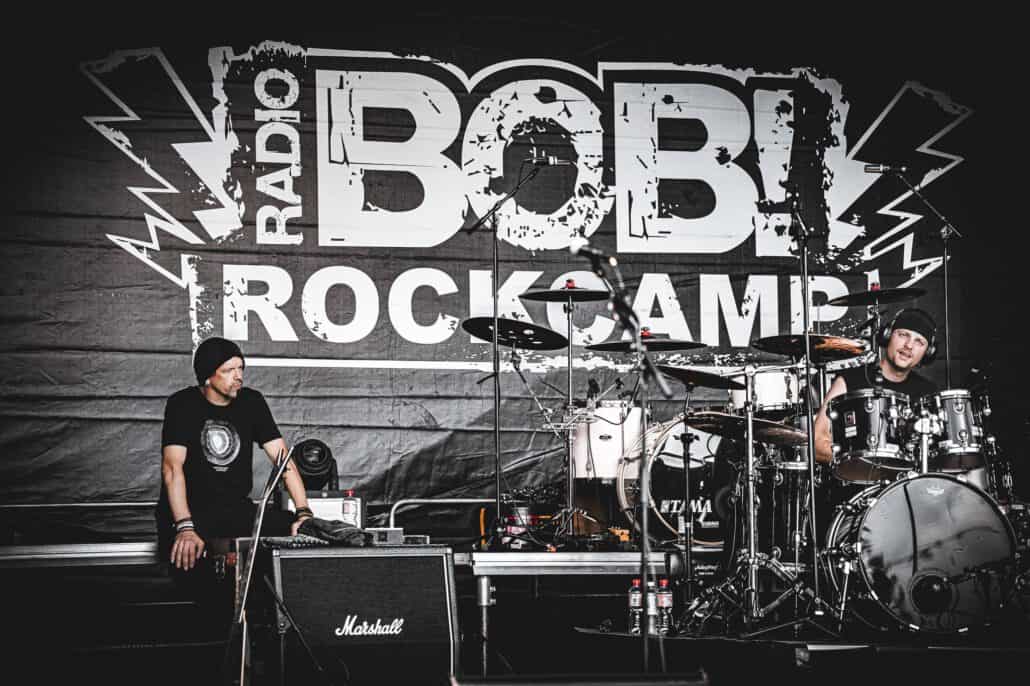 Musiker auf Bühne beim Radio Bob Rock Camp.