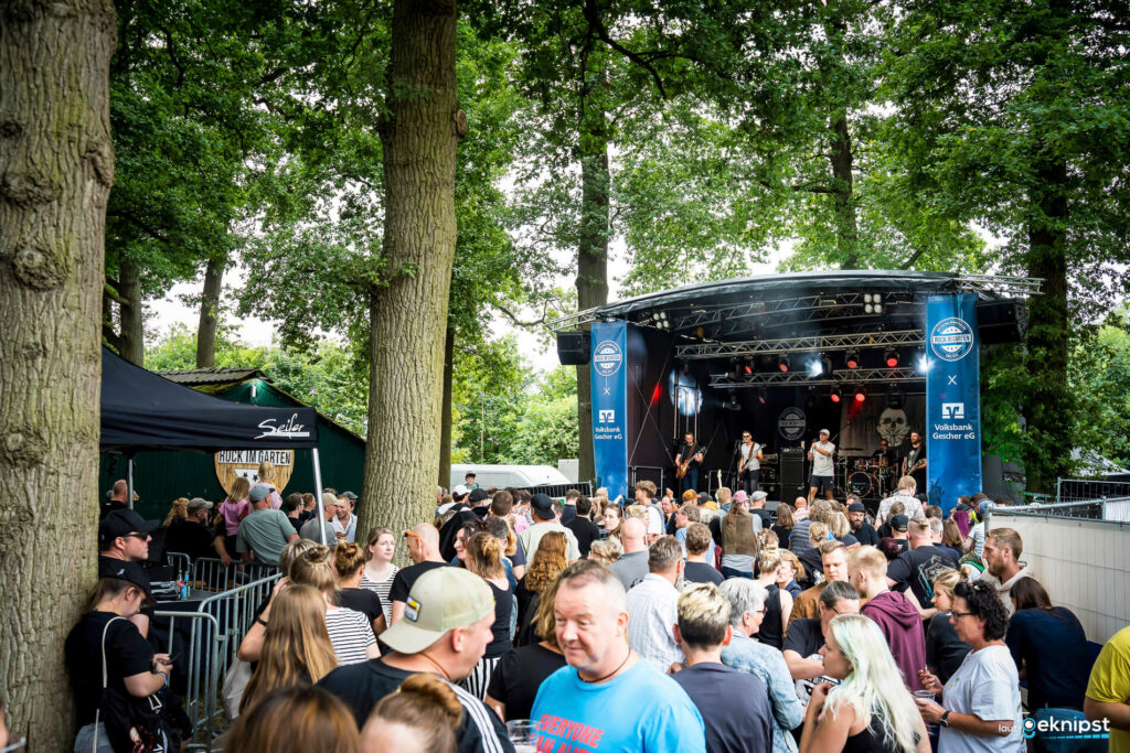 Open-Air-Konzert im Park mit Publikum