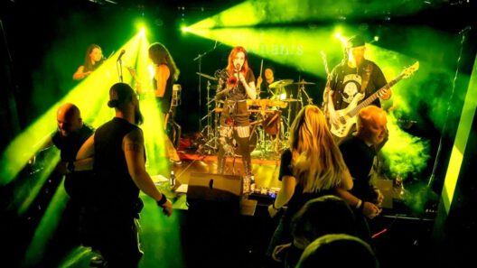 Bandauftritt mit grünem Licht bei einem Konzert