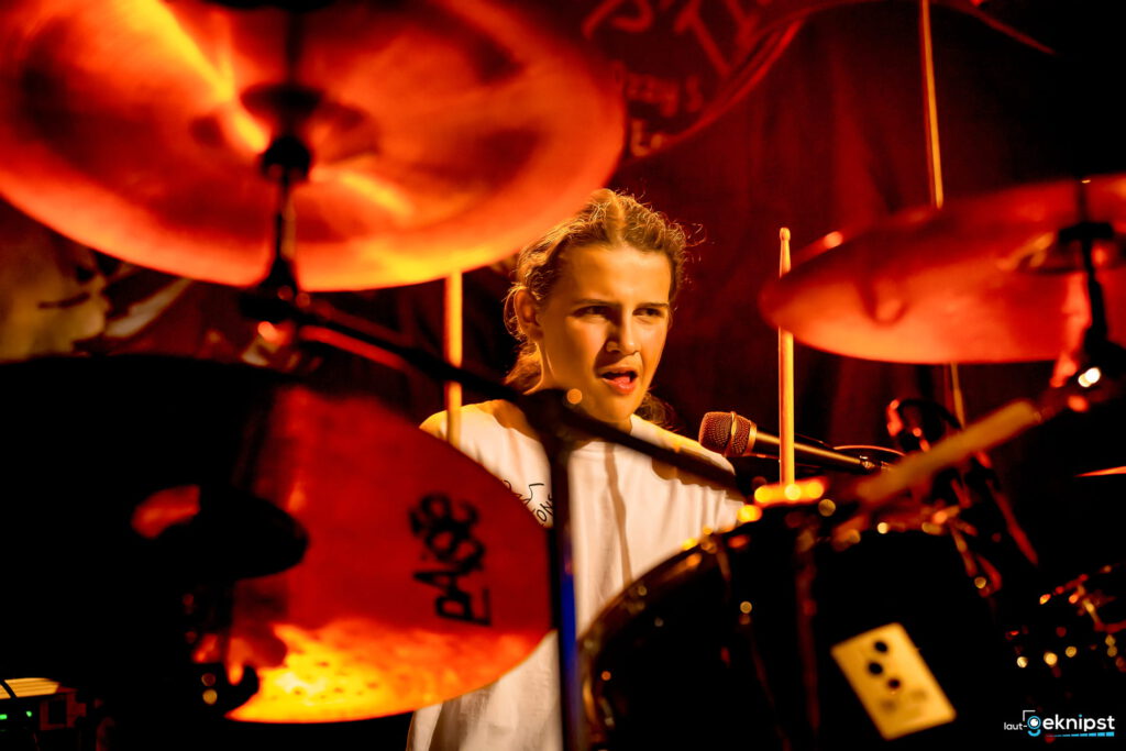 ozzy s & the eruptions 31